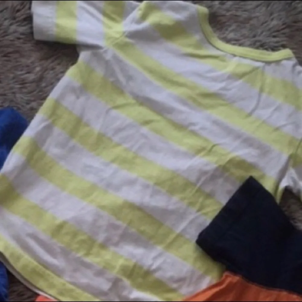 Gap kids boy’s green white striped short sleeve Tshirt size XS (4/5)